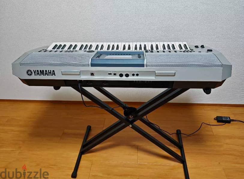 Yamaha PSR-S700 Portable Keyboard Synthesizer 61 Keys 2