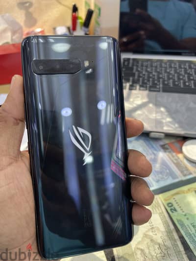 ROG 3 5g gaming phone 256gb 12gb ram very good condition  not open  a