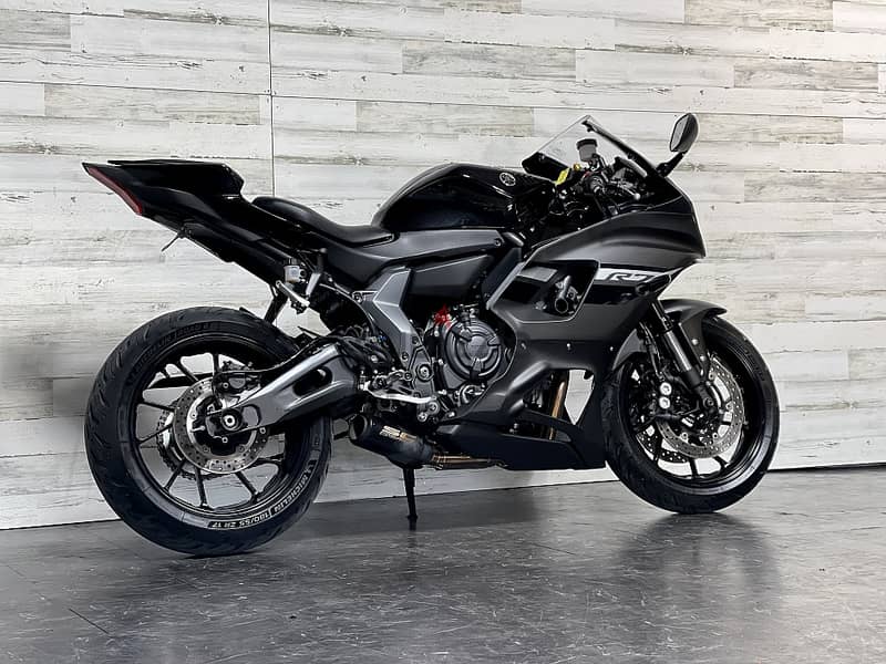 2024 Yamaha YZF-R7 ( +971 52 300 8603) 7