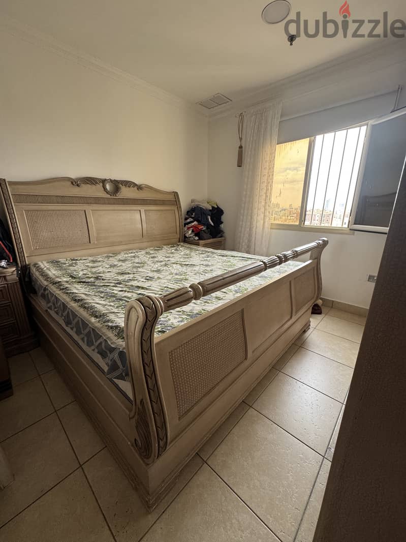 King size bed with mattress and 4 seater well maintained dining table 1