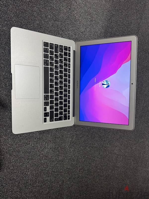 apple macbook air 2017 13inch clean condition with charger 0