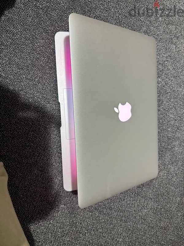 apple macbook air 2017 13inch clean condition with charger 4