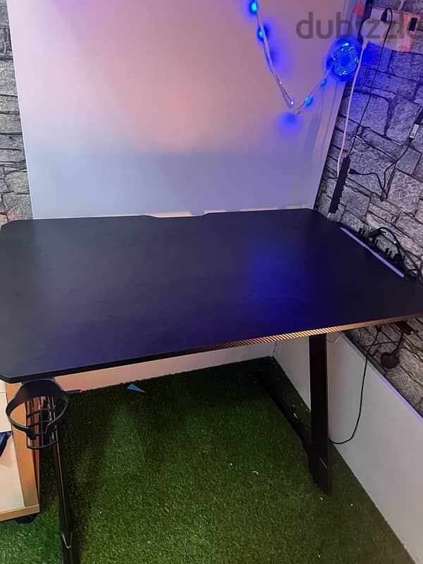 Gaming chair and Table with RGB light and USB 4