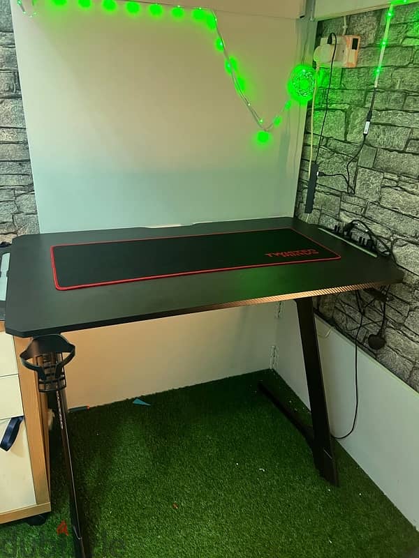 Gaming chair and Table with RGB light and USB 8