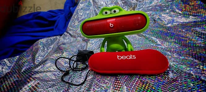 BEATSPILL BLUETOOTH SPEAKER with BEATPILL STAND