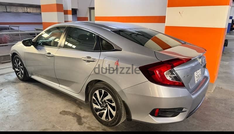 Honda Civic 2018 4