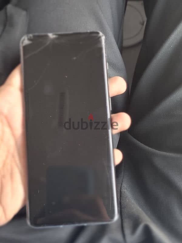 ONE PLUS 10 PRO - USED , BROKEN SCREEN. DISPLAY WORKING. 0