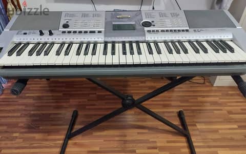 Yamaha Keyboard PSR- I425 with stand