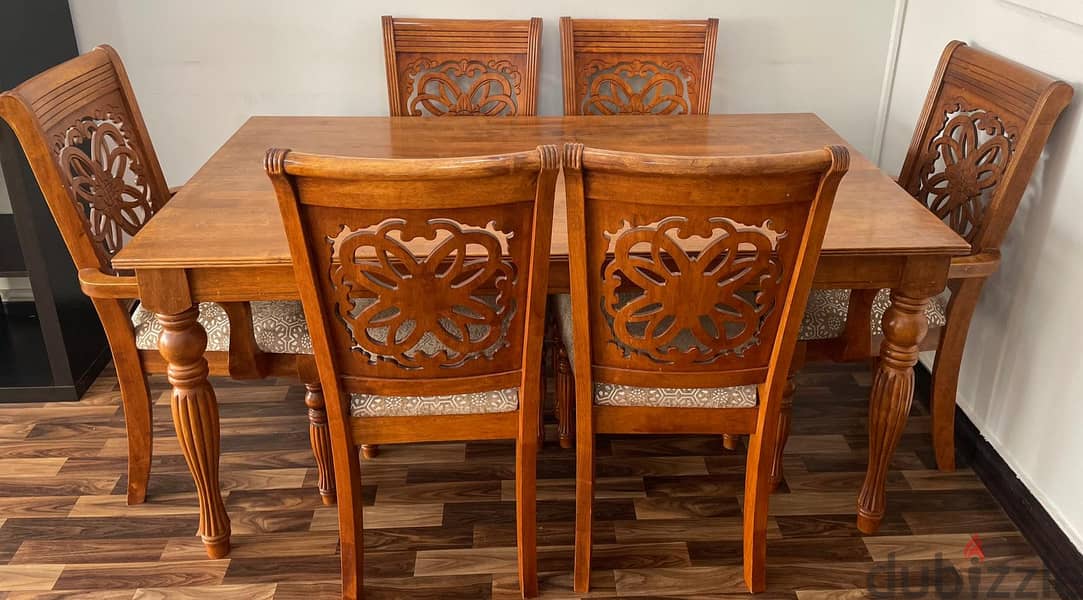 Dining table with 6 chairs - Salmiya Block 12 - KWD. 40 0