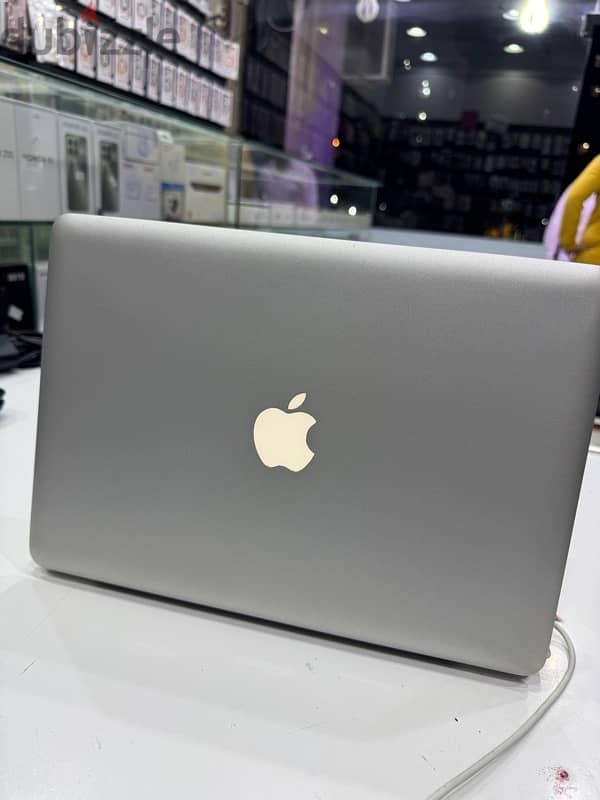 MacBook Pro 13.3inch core i7 Ram 8GB SSD 240GB 5