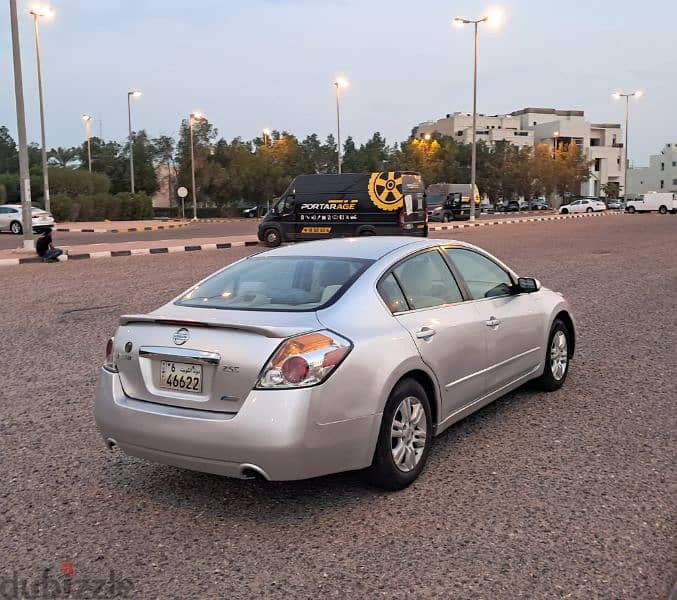 Nissan Altima 2012 4