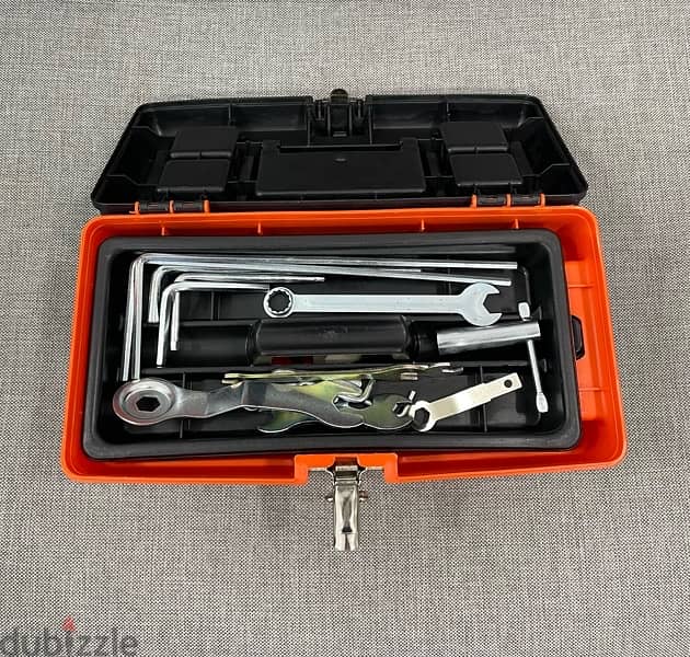 Tools in Excellent Condition شنطة عدة مع طقم عدة للبيع بدواعي السفر 5