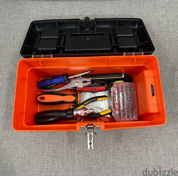 Tools in Excellent Condition شنطة عدة مع طقم عدة للبيع بدواعي السفر 6