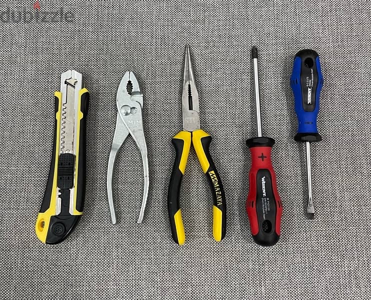 Tools in Excellent Condition شنطة عدة مع طقم عدة للبيع بدواعي السفر 3