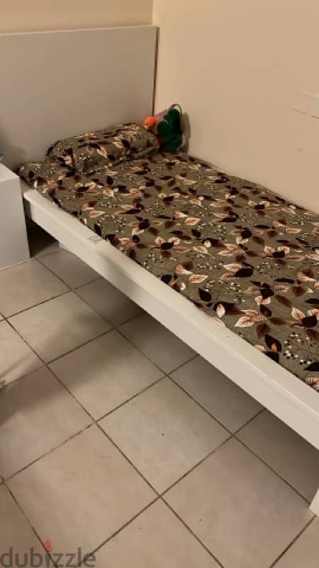 IKEA single bed 0