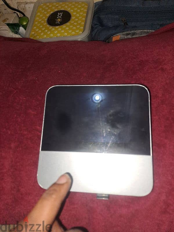 smart projector very good condition 2