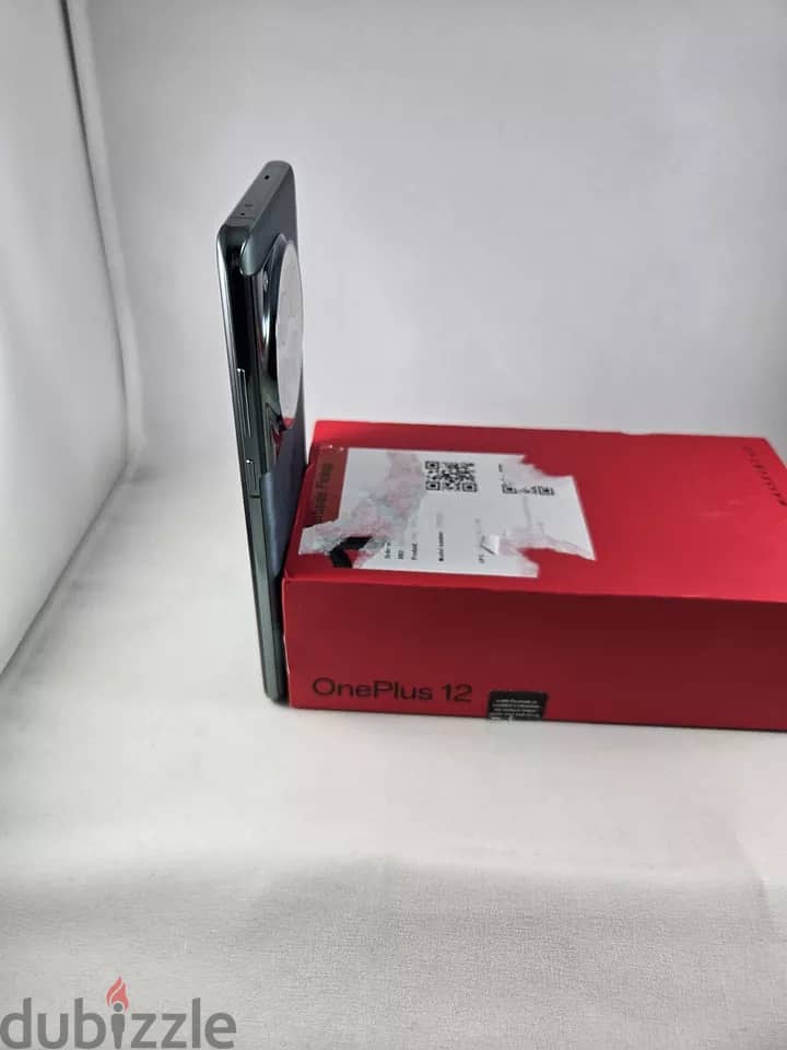 Brand new sealed OnePlus 12 512GB Emerald Unlocked 3