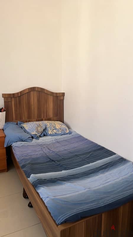 single bed  in good condition 0