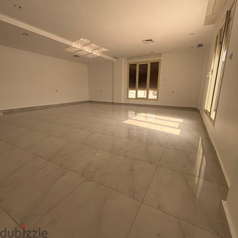 Floor with a roof for rent in Al-Rumaithiya 6