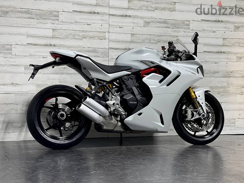 2023. Ducati Supersports  +974 66574363 0