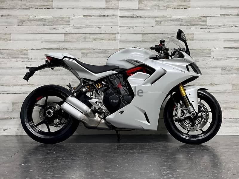 2023. Ducati Supersports  +974 66574363 1