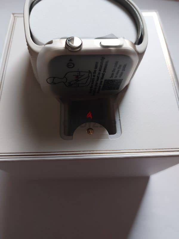 huawei watch D2 , new not used,  open carton for checking only 3