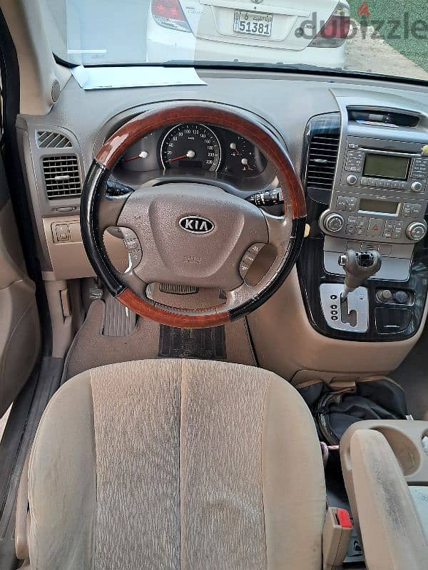 Kia Carnival 2011 5