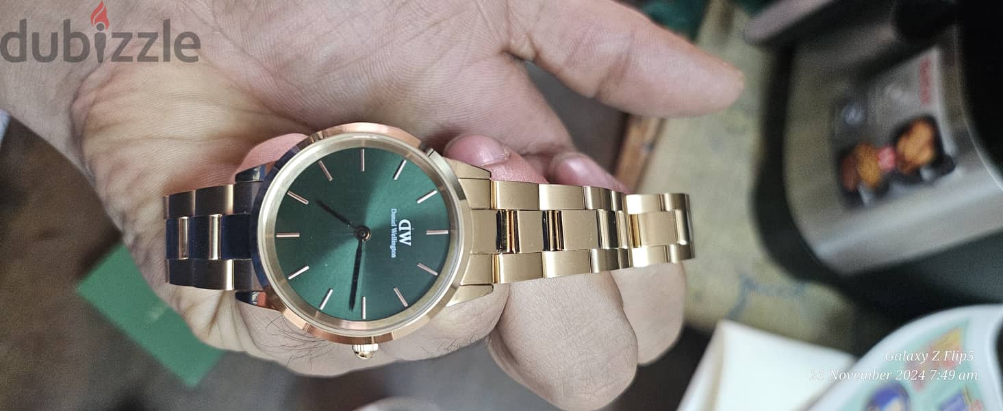 Daniel Wellington watch with emerald Dial 2