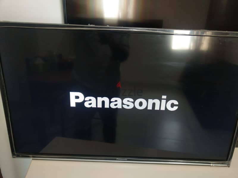 Panasonic TV 32' with Wall Bracket.  Moved to 1 BHK from 2 BHK 0