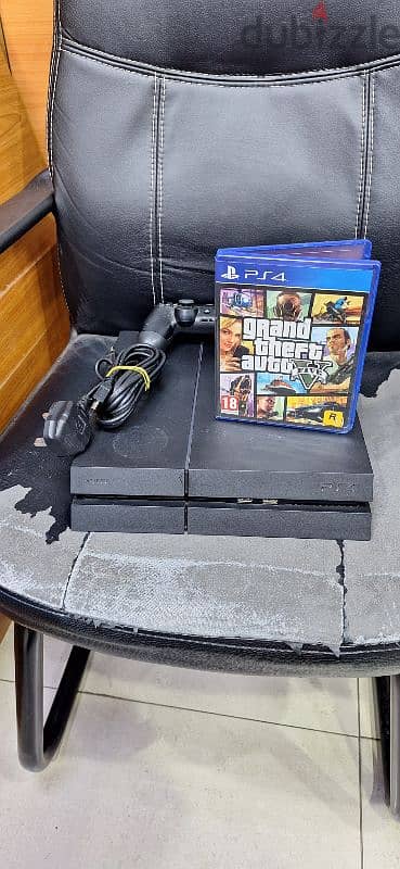 ps4 used very good condition 1tb with game