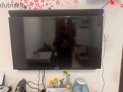 good condition samsung 40 inch smart UHD LED TV for sale (2016 model)