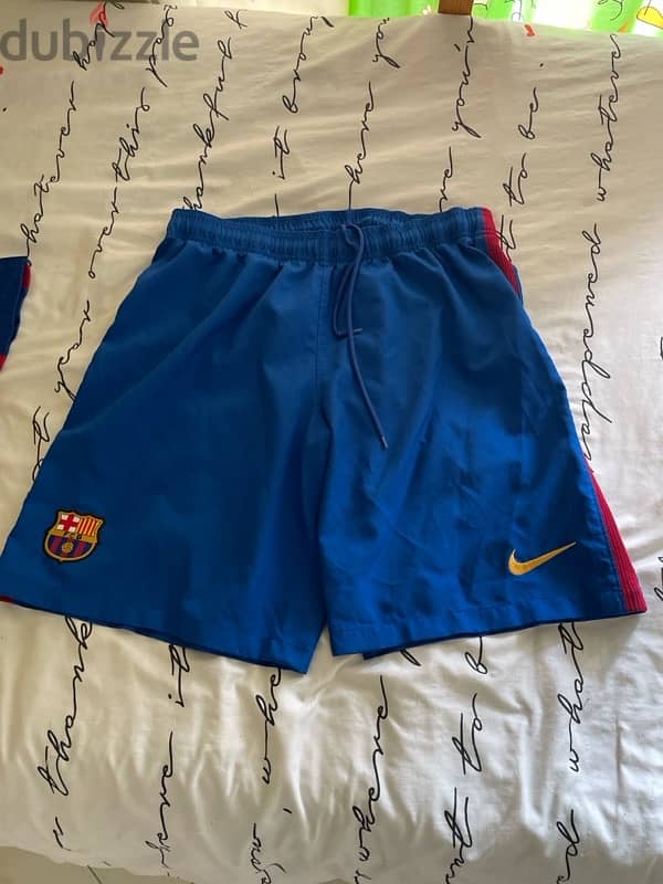 Barcelona kit and shorts 2016/2017 for 20kd bought from Spain original 2