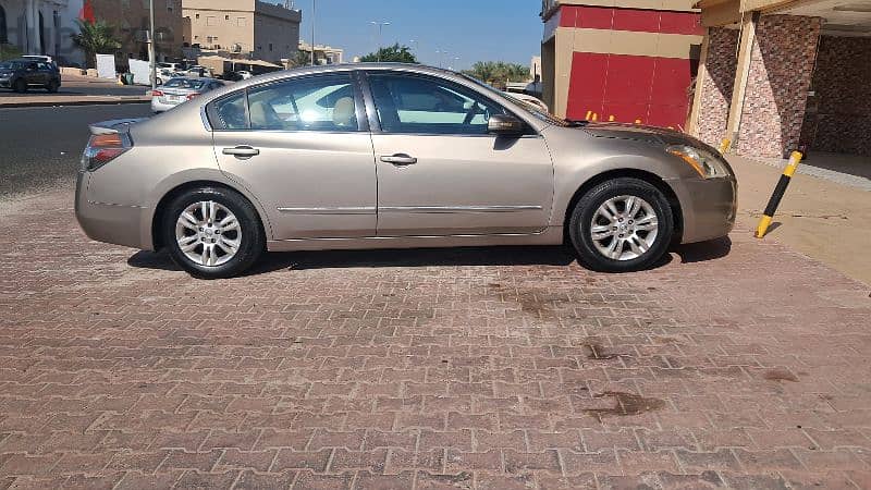 Nissan Altima 2012 V4 1YEAR INSURANCE URGENT SALE 4