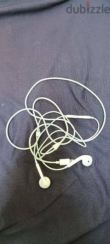 Apple earphone 2