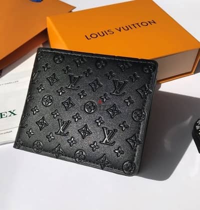 LV wallet man