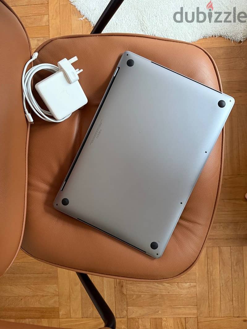 Apple Macbook Pro 16” (2020) 4