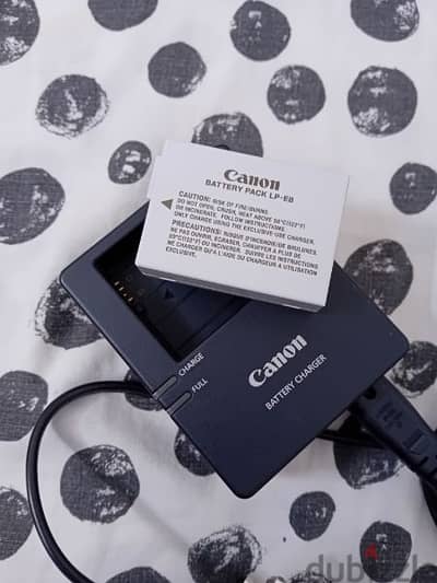 Canon E8 Battery Charger