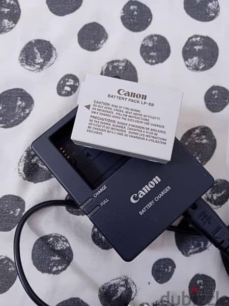 Canon E8 Battery Charger 0