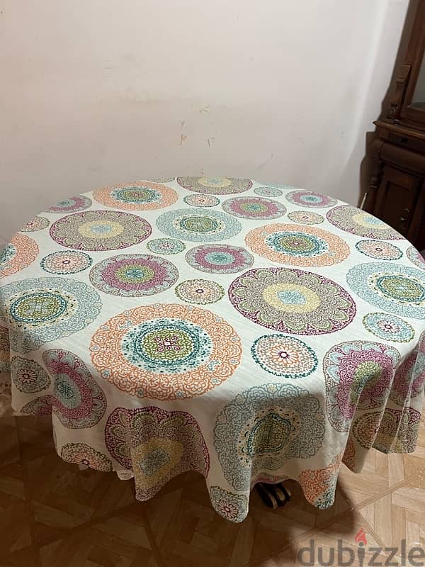 Round dining table 2