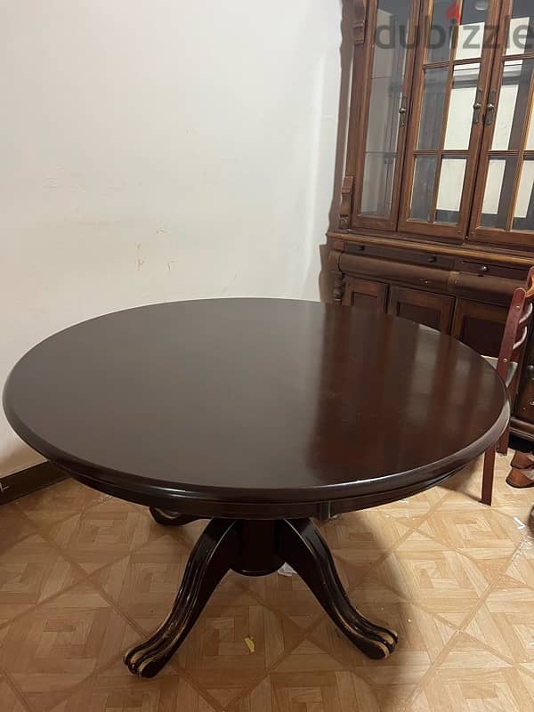 Round dining table 3