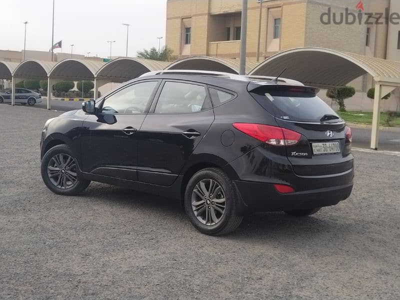 Hyundai Tucson 2015 masa Allah very good condition and very clean car 3