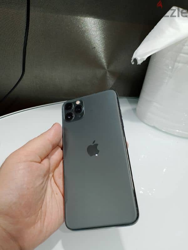 iPhone 11pro max 256gb bttary 81% 4