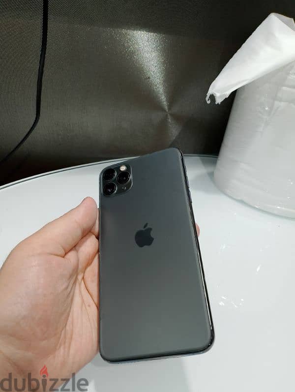 iPhone 11pro max 256gb bttary 81% 5