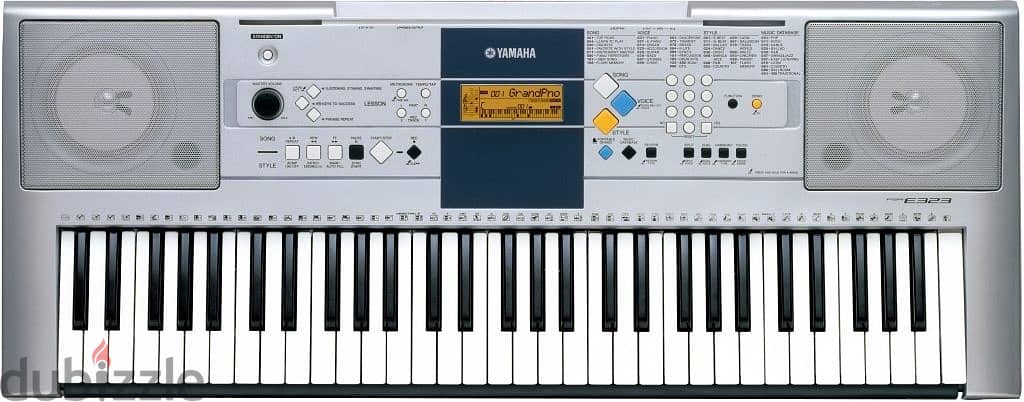 YAMAHA PSR E 323 Musical Keyboard/Piano for sall in mint condition 0