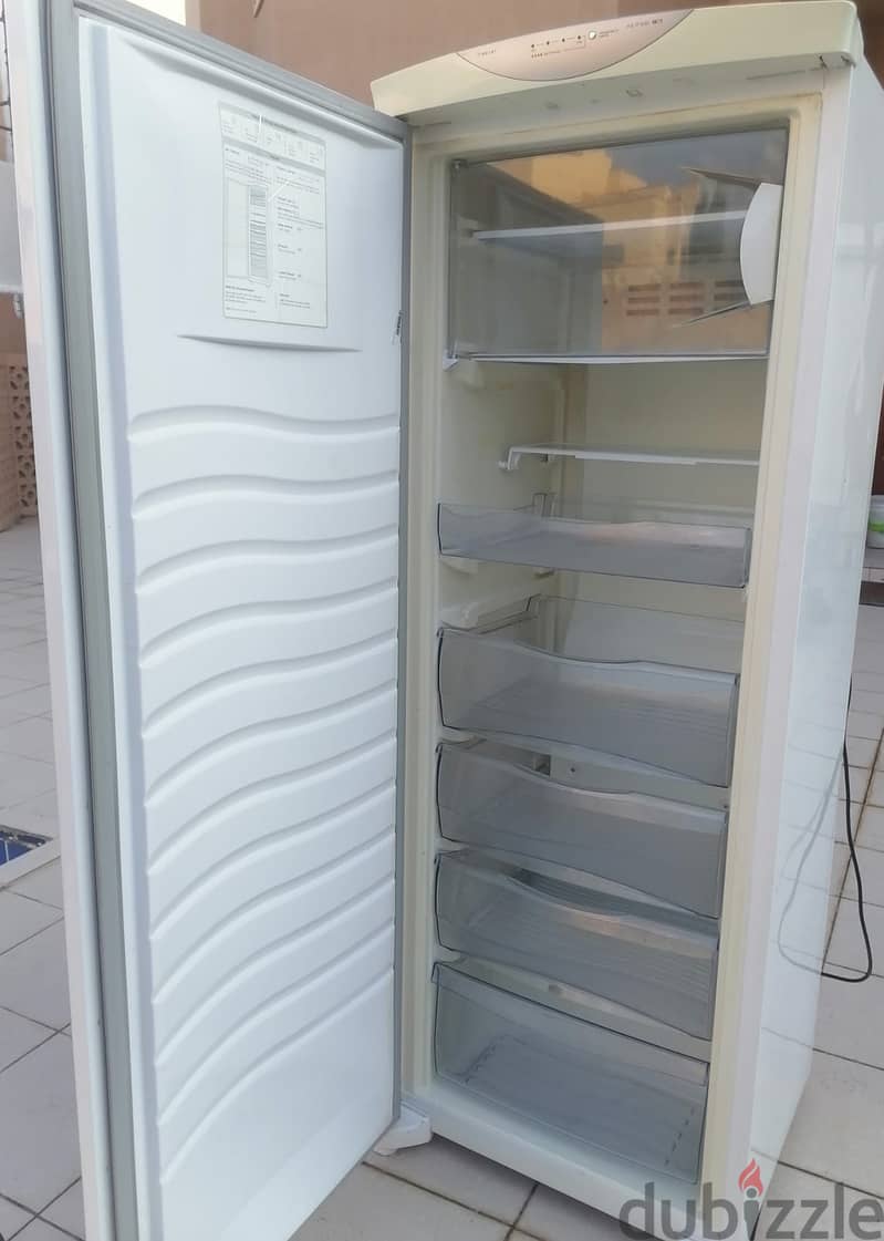 FREEZER   FOR SALE,  Whirl Pool   FINTAS, 65613463 3