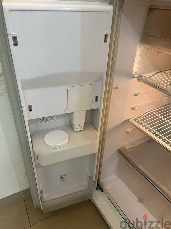 Hitachi fridge with Water dispenser 5