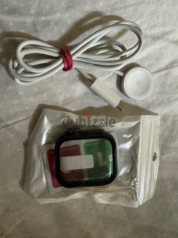 Apple Watch charger and cover 0