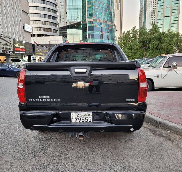 Chevrolet Avalanche 2011 1