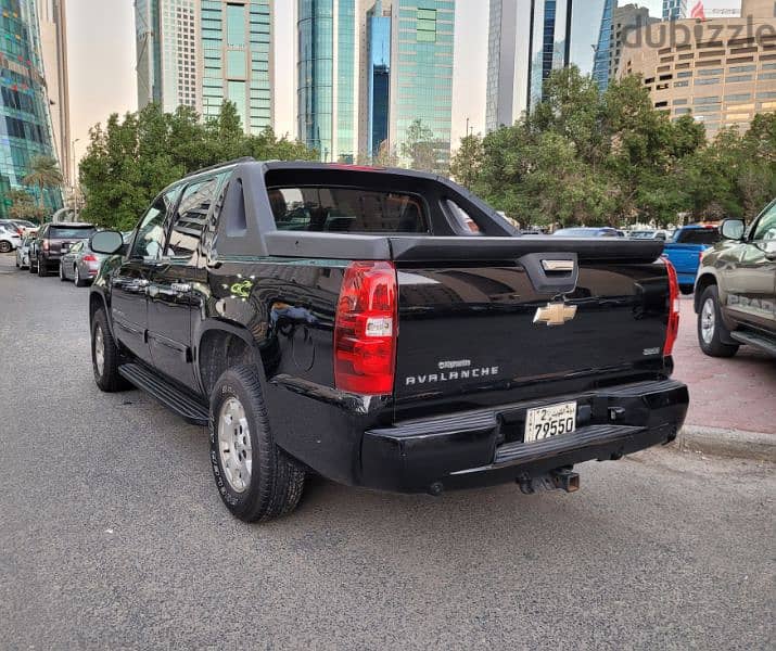 Chevrolet Avalanche 2011 3