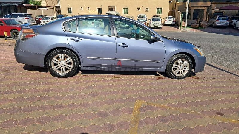 Nissan Altima 2011 V4 2.5 FULL OPTION URGENT SALE FAMILY USED 6